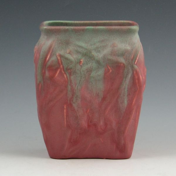 Muncie katydid vase in Matte Green 142c83