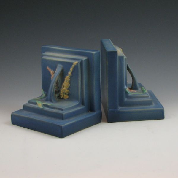 Roseville Foxglove bookends in 142cfe