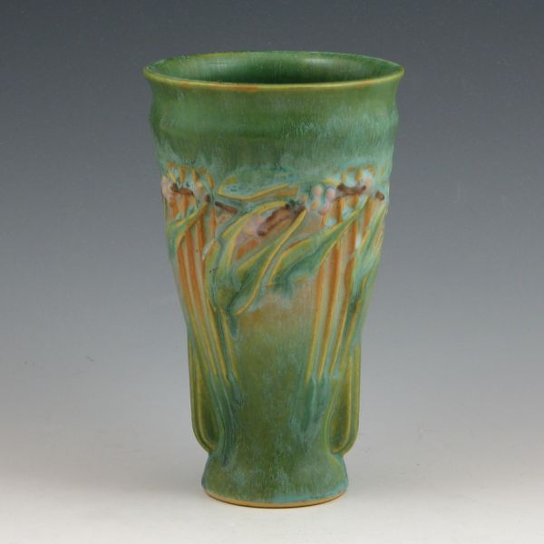 Roseville green Laurel 669-6 1/2 vase.