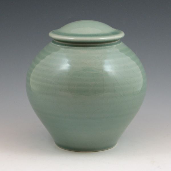 Turner studio pottery lidded jar 142d78