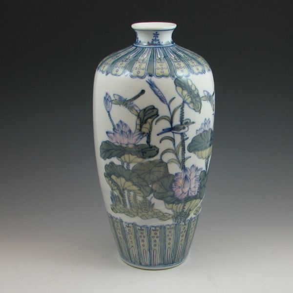 Chinese porcelain floral vase.