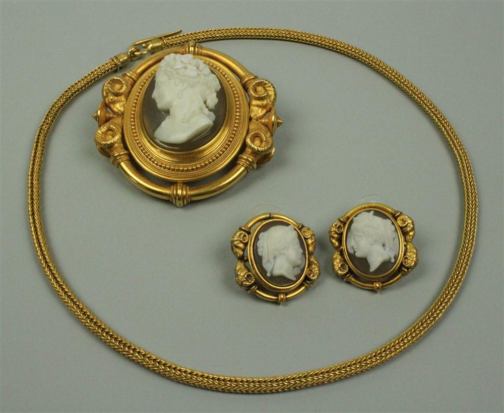 ETRUSCAN REVIVAL GOLD AND AGATE