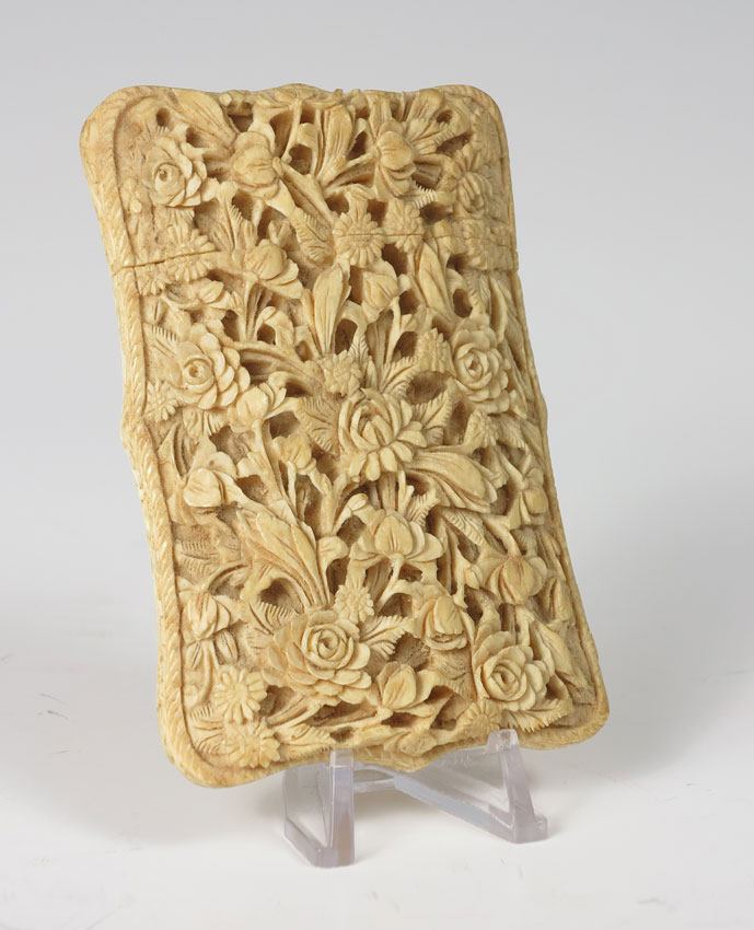 CHINESE CARVED IVORY CARD CASE: