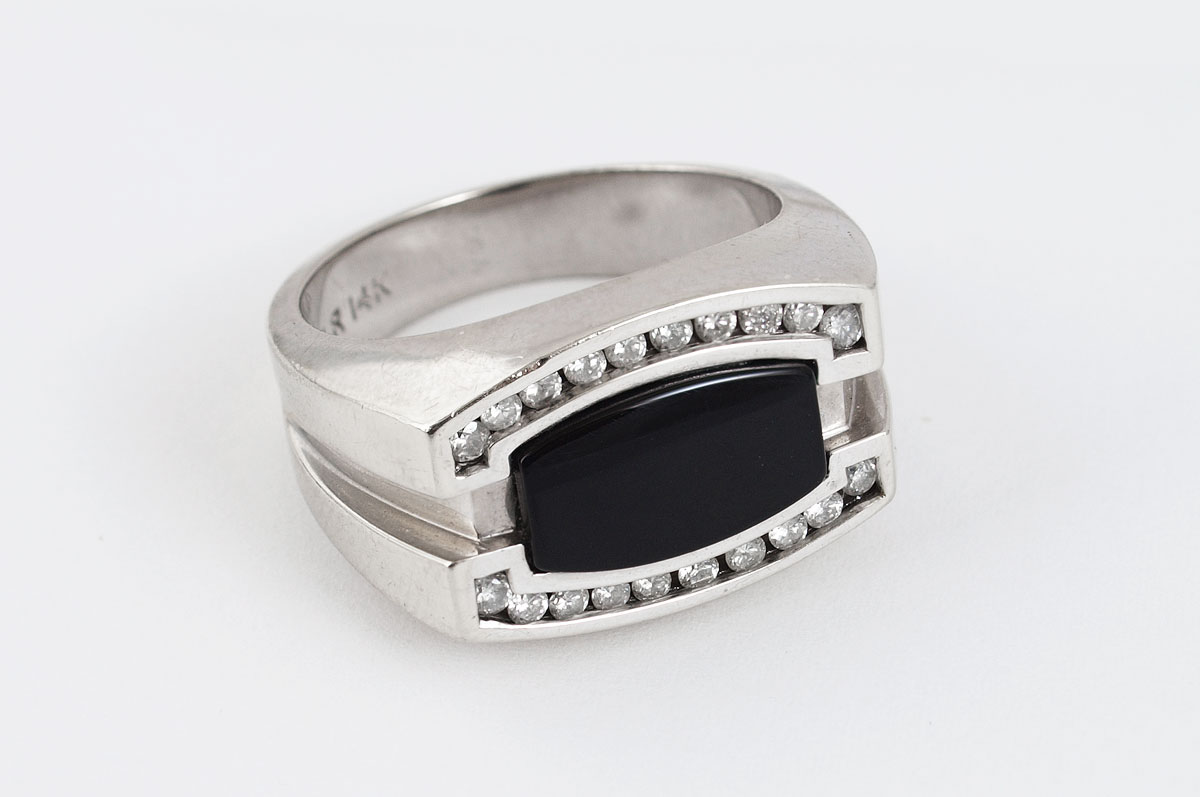 LADIES OR GENTS 14K ONYX & DIAMOND