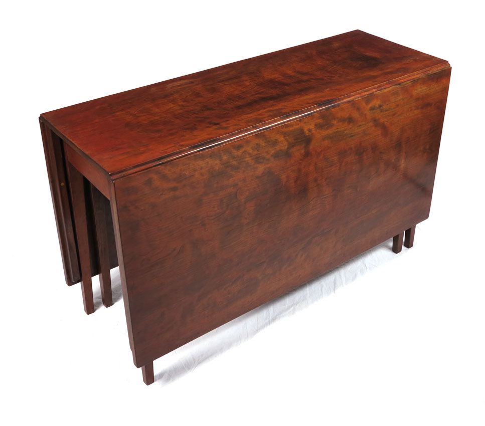 BEAUTIFULLY GRAINED DROP LEAF TABLE: