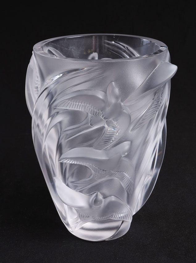 LALIQUE MARTINETS VASE Frosted 145d22