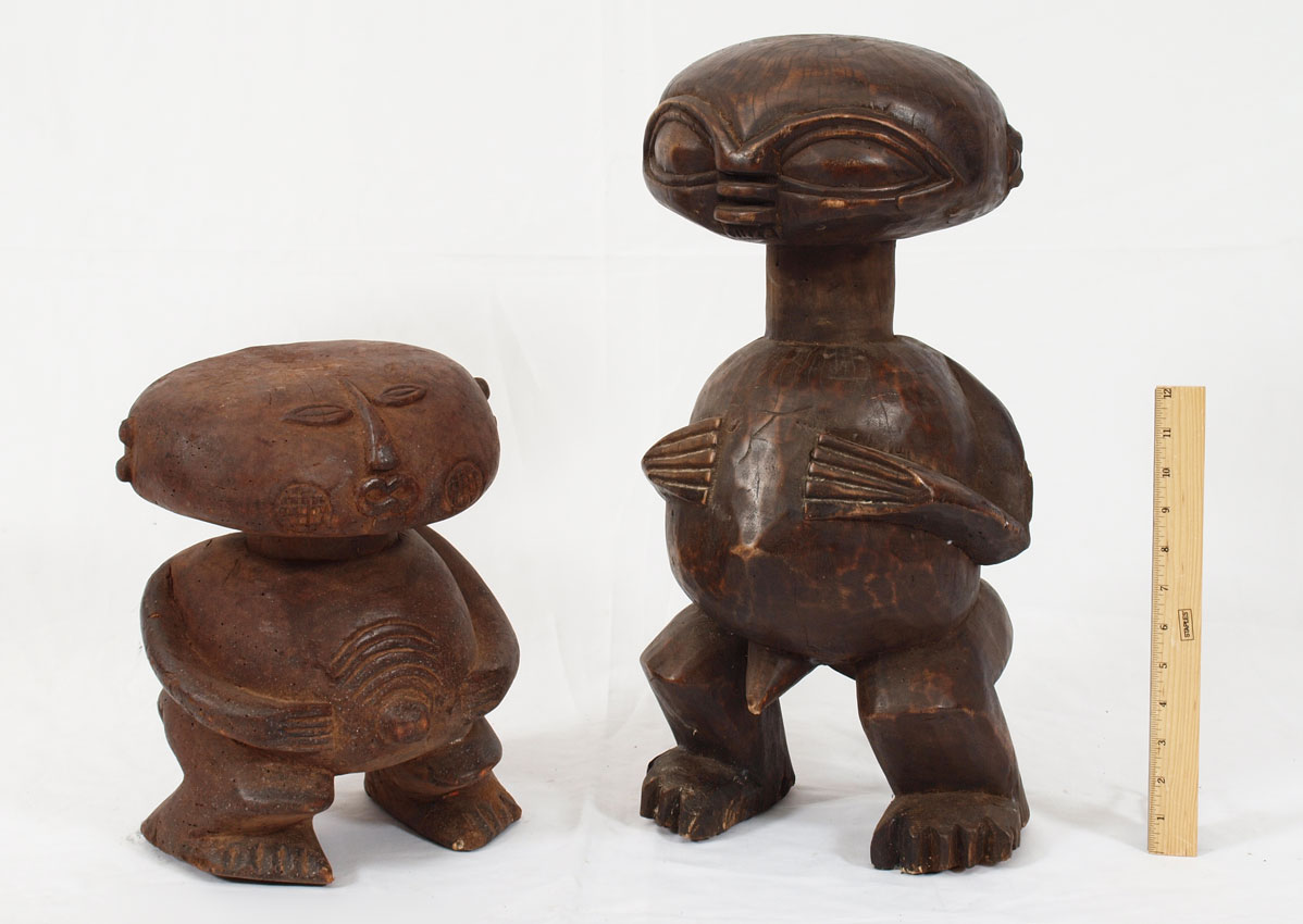 PAIR CARVED PYGMY FIGURES 13  145dbf