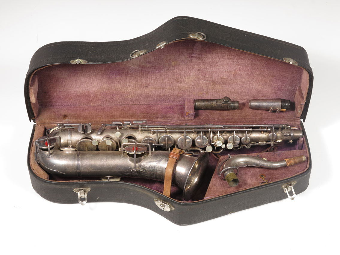 SILVERPLATED BUESCHER TRUE TONE SAXOPHONE: