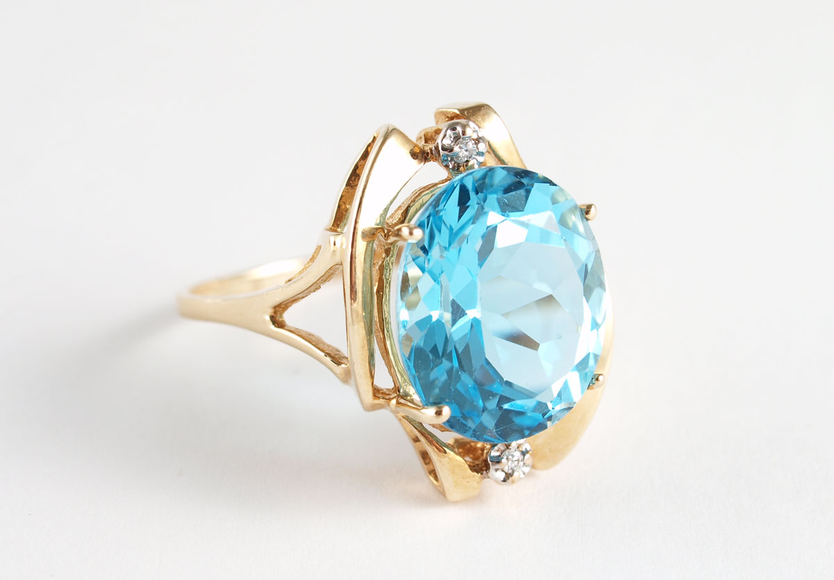 8 CT SWISS BLUE TOPAZ RING WITH