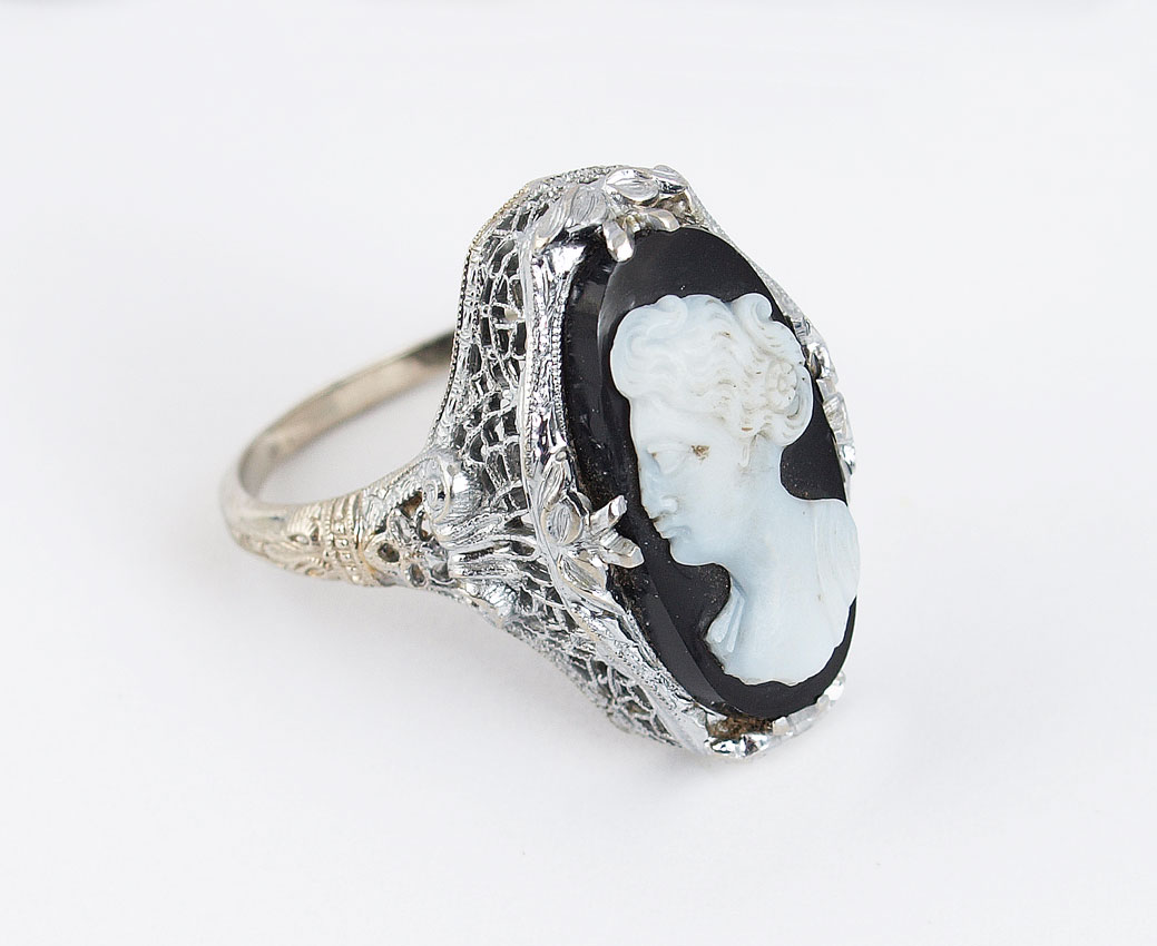 14K CAMEO FILIGREE RING: 14K white