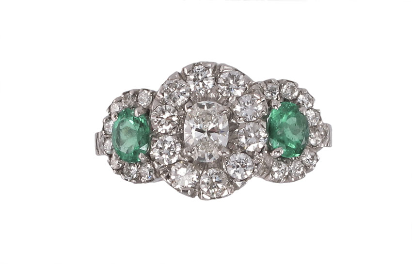 18KT DIAMOND AND EMERALD RING  145eea