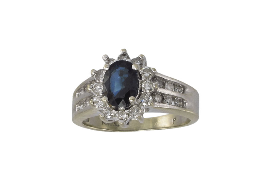 SAPPHIRE AND DIAMOND RING 14 kt 145ef9