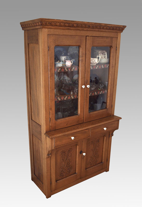 AMERICAN LATE VICTORIAN OAK CUPBOARD  145f2e