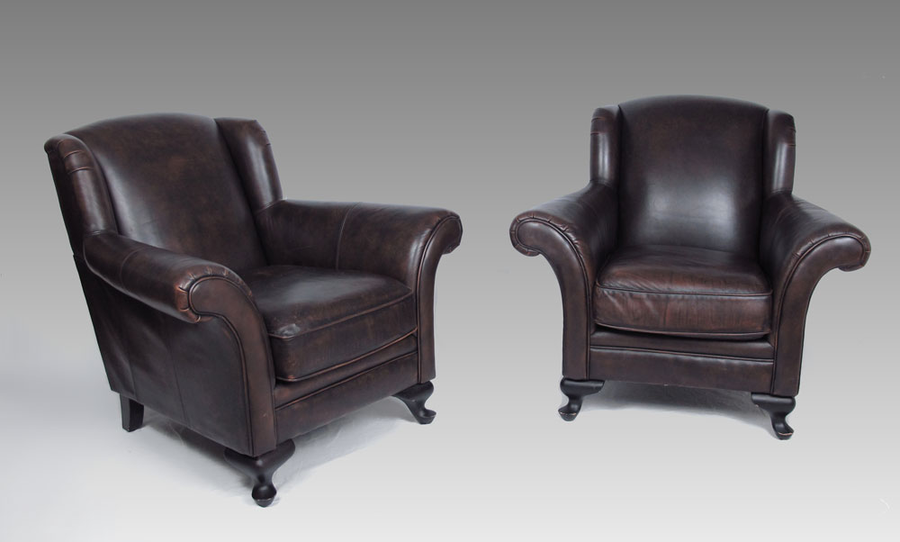 PAIR OF BERNHARDT LEATHER EASY