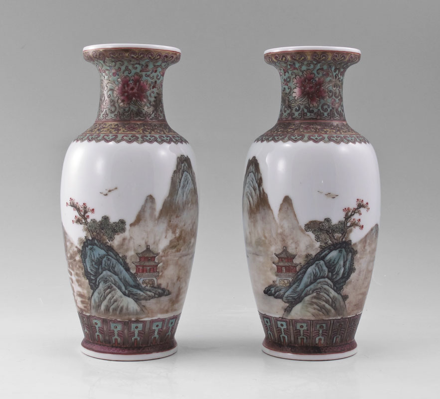 PAIR OF CHINESE MIRROR IMAGE PORCELAIN