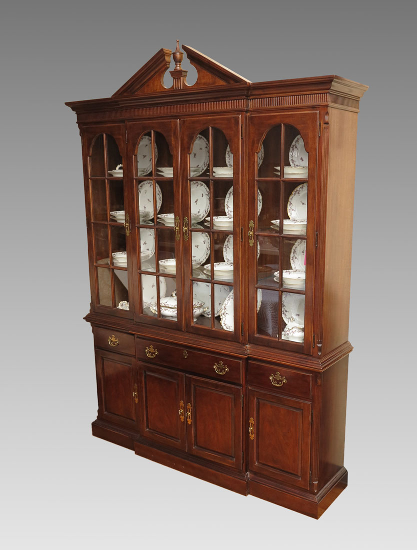 DREXEL VINTAGE CHERRY CHINA CABINET  14604e