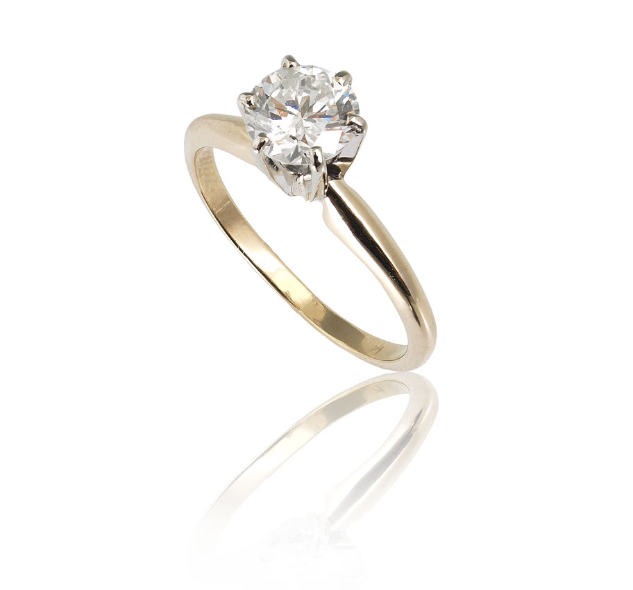 DIAMOND SOLITAIRE RING An approx  1460b3