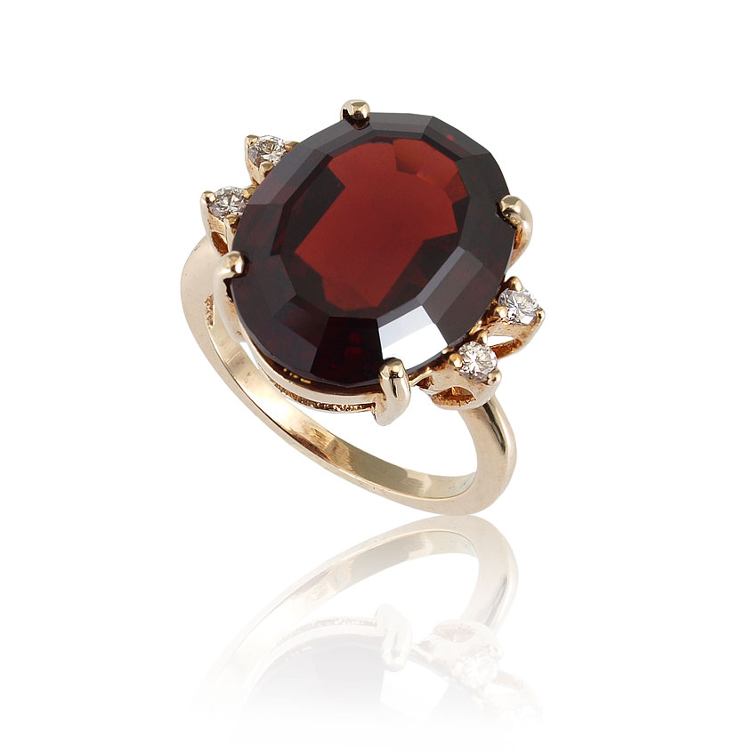 12 CT MOZAMBIQUE GARNET RING WITH 1460ed