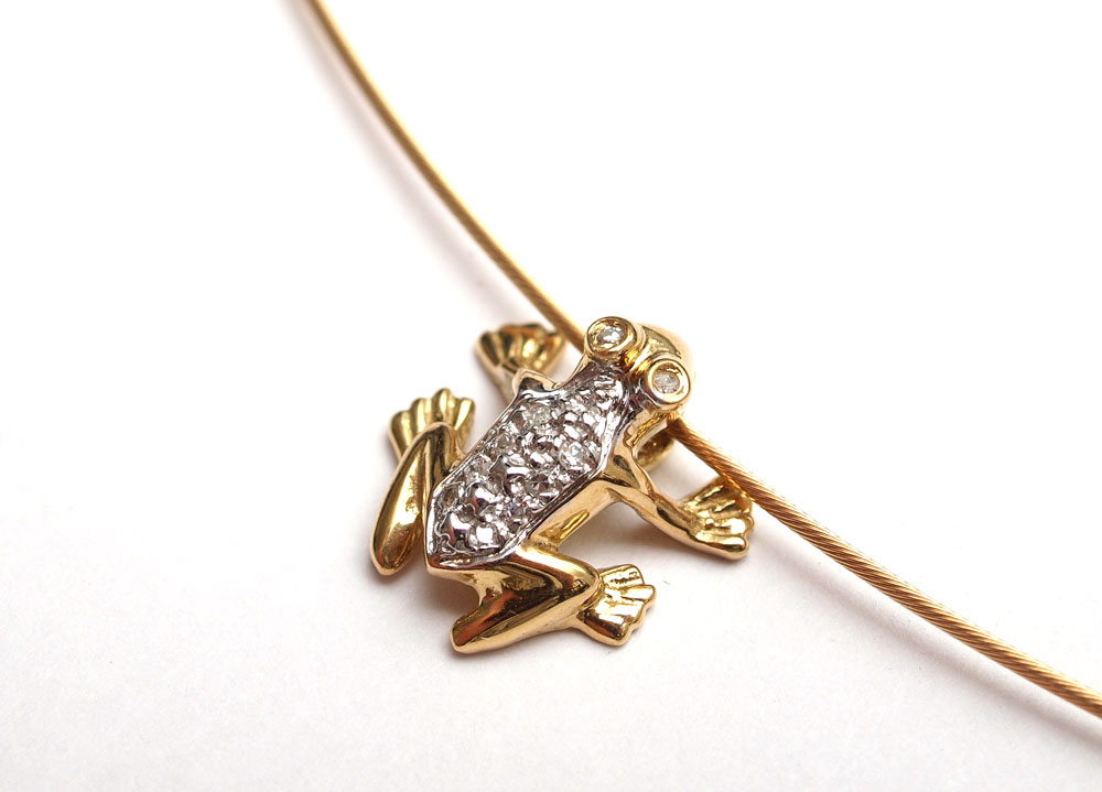 18K CABLE NECKLACE WITH FROG PENDANT: