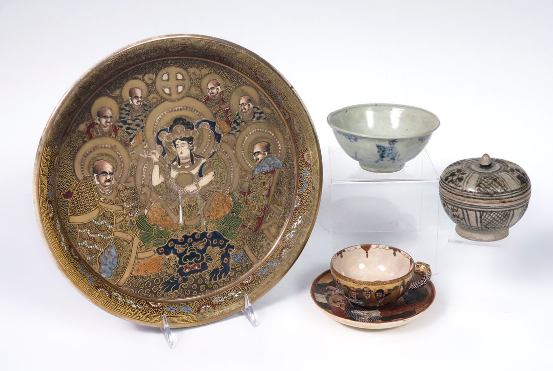 JAPANESE SATSUMA TRAY: Round form