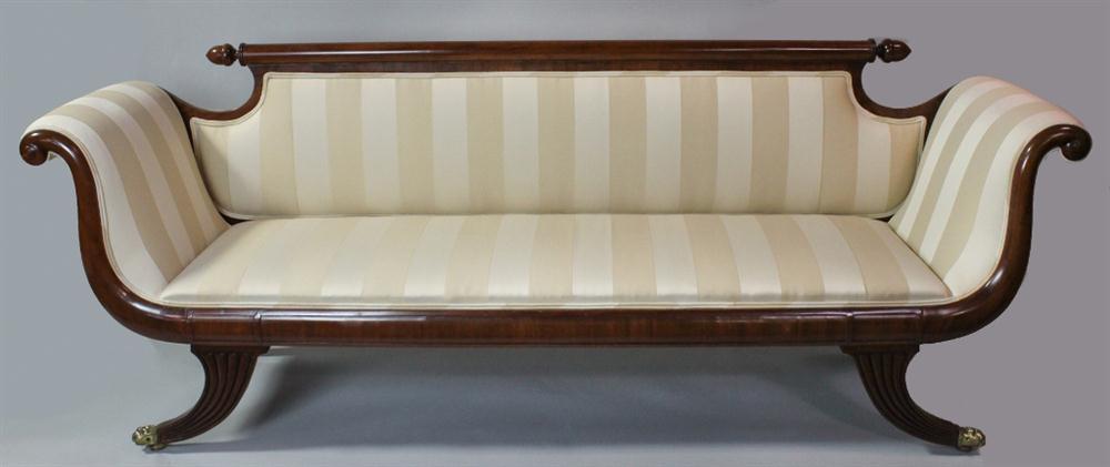 AMERICAN CLASSICAL MAHOGANY SOFA 1462ce