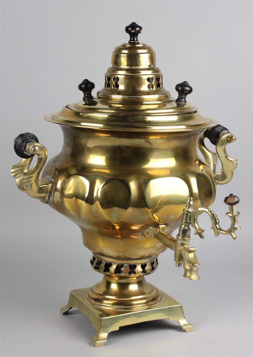 A RUSSIAN BRASS SAMOVAR traces 1462f6