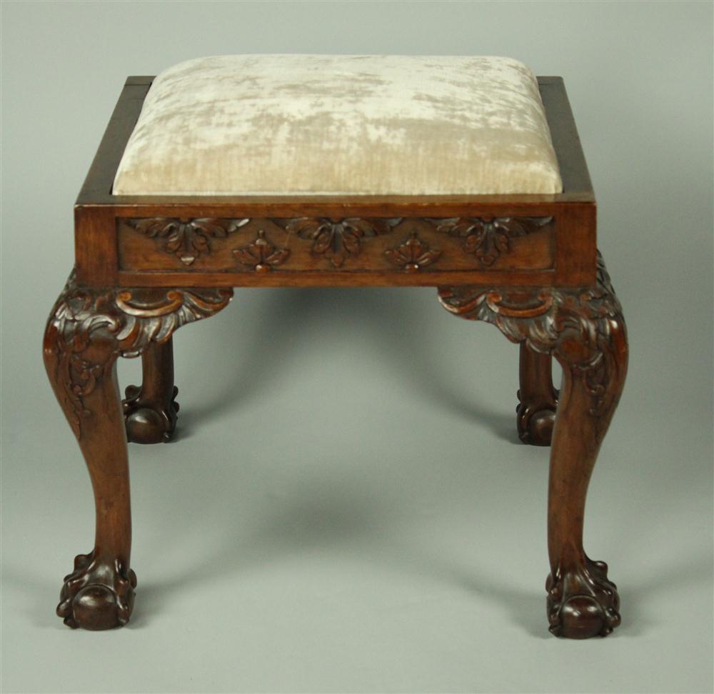 GEORGIAN STYLE CARVED MAHOGANY 14649d