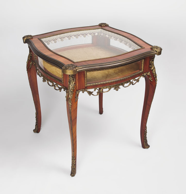 ITALIAN ORMOLU VITRINE TABLE IN 14651f