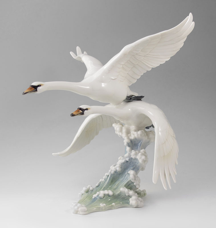 HUTSCHENREUTHER PORCELAIN MODEL OF TWO