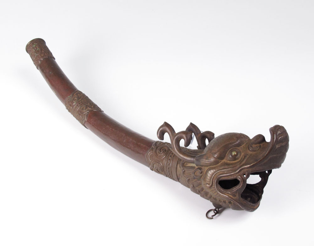 TIBETAN FIGURAL TEMPLE HORN: Figural