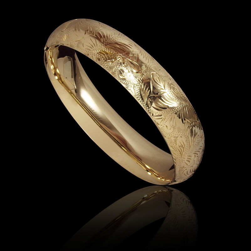 14K GOLD ENGRAVED BANGLE BRACELET  1465b0