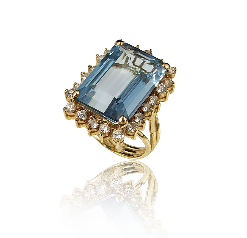 10 CT TOPAZ AND DIAMOND RING: 14K