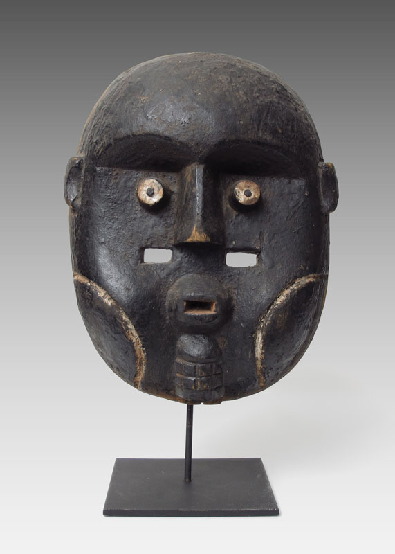 BAMILEKE CARVED AFRICAN MASK  14660d