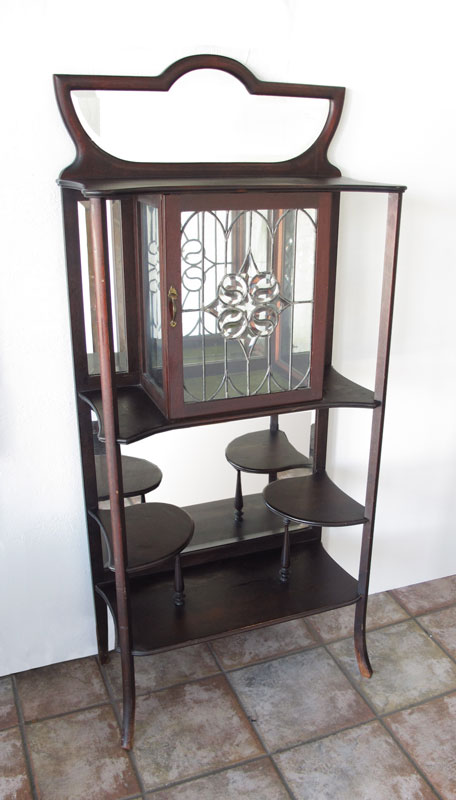 A PETITE MAHOGANY EDWARDIAN ETAGERE  146859