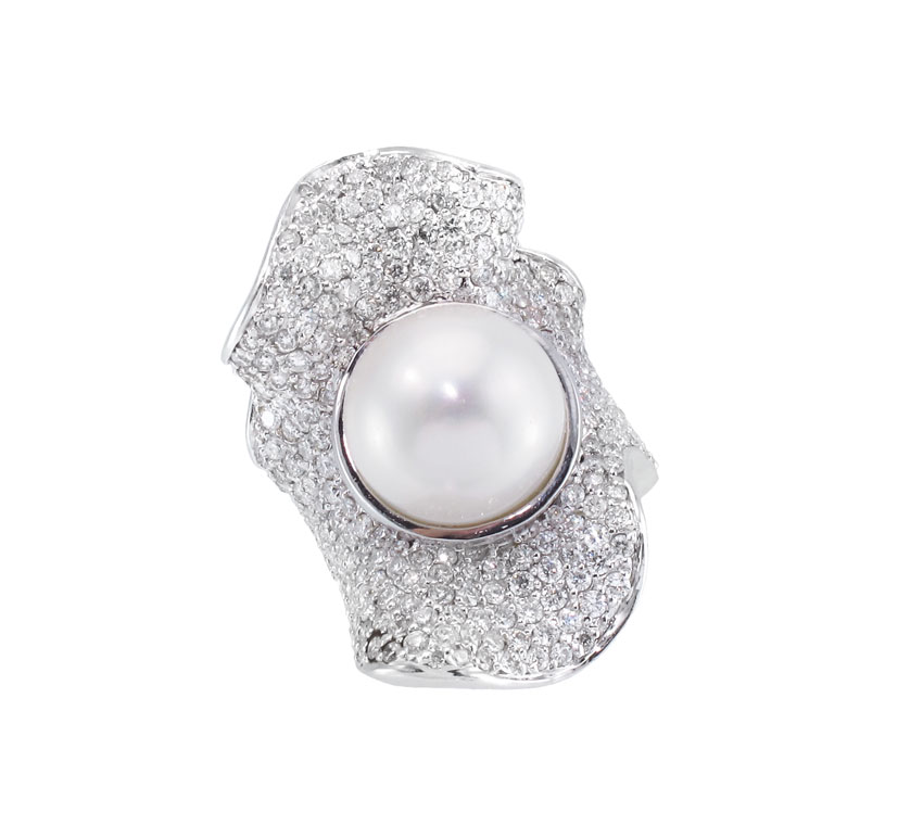 18K RING WITH 13.5 MM SOUTH SEA PEARL