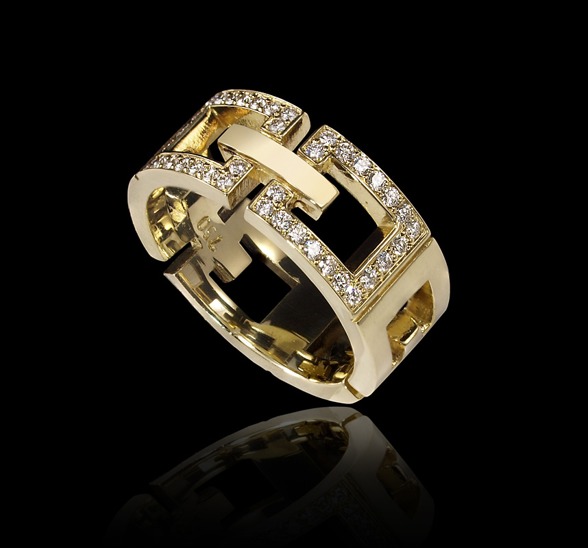 RON HAMI 18K DIAMOND BAND RING: