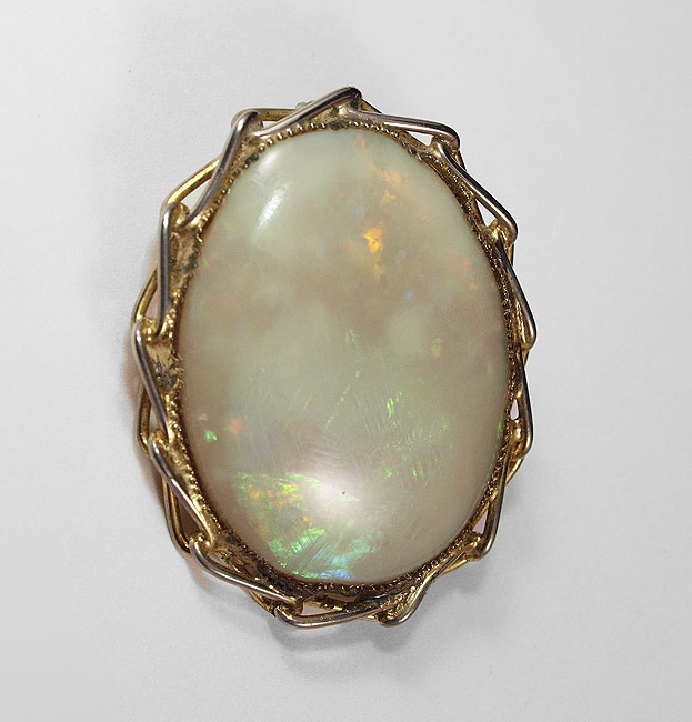29 CT OPAL CABOCHON: One oval cabochon