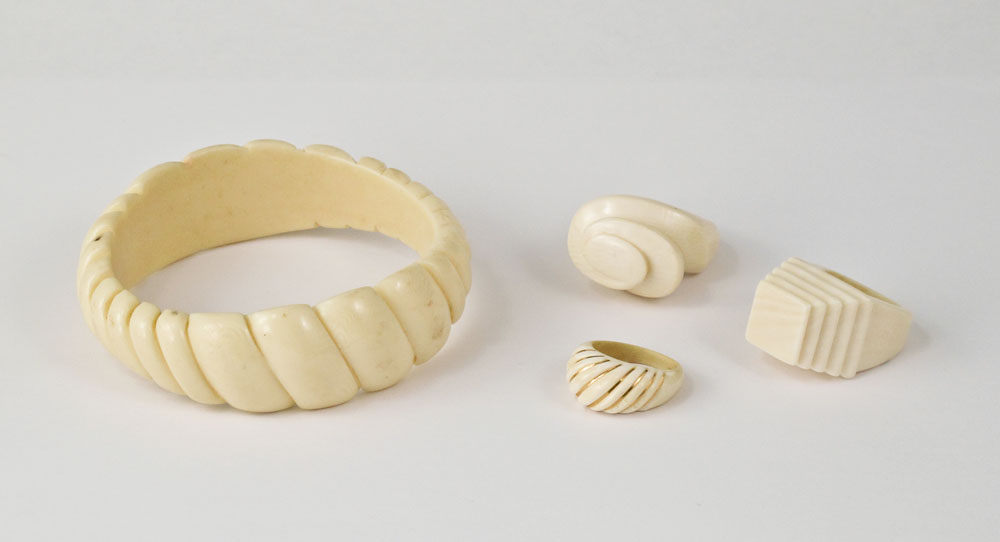 4 PIECE IVORY BANGLE AND RINGS: