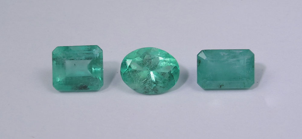 3 LOOSE EMERALDS ALL OVER 2 CT 146aee