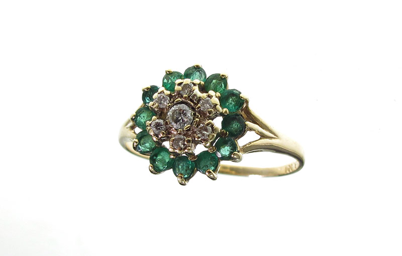 EMERALD DIAMOND CLUSTER RING  146aed