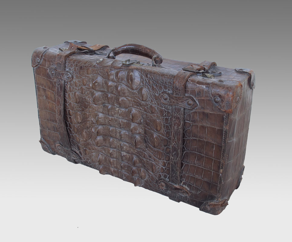 LATE 19TH CENTURY ALLIGATOR SUITCASE  146bf5