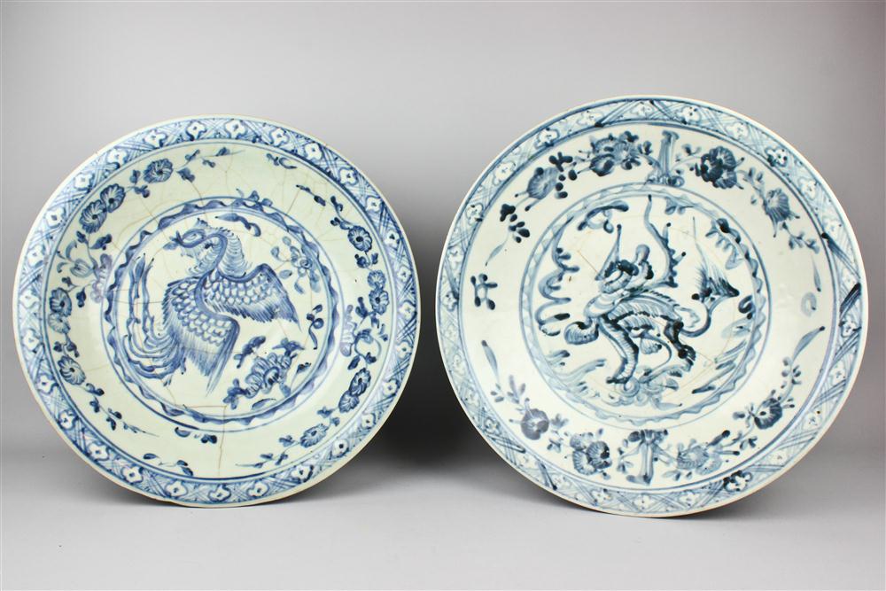 TWO LARGE CHINESE SWATOW BLUE AND 146c4e