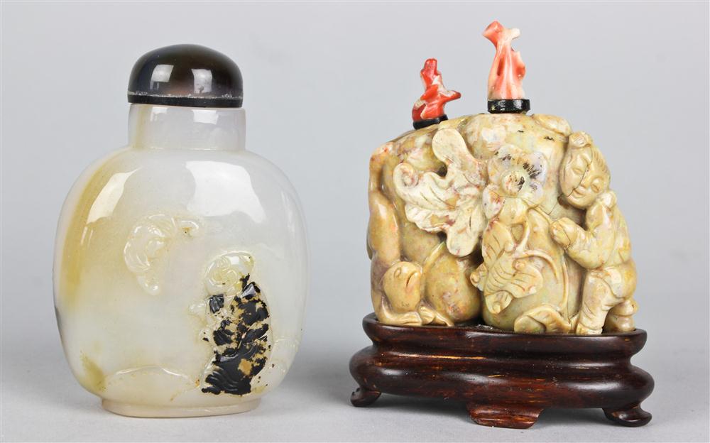 TWO CHINESE MINERAL SNUFF BOTTLES 146c64