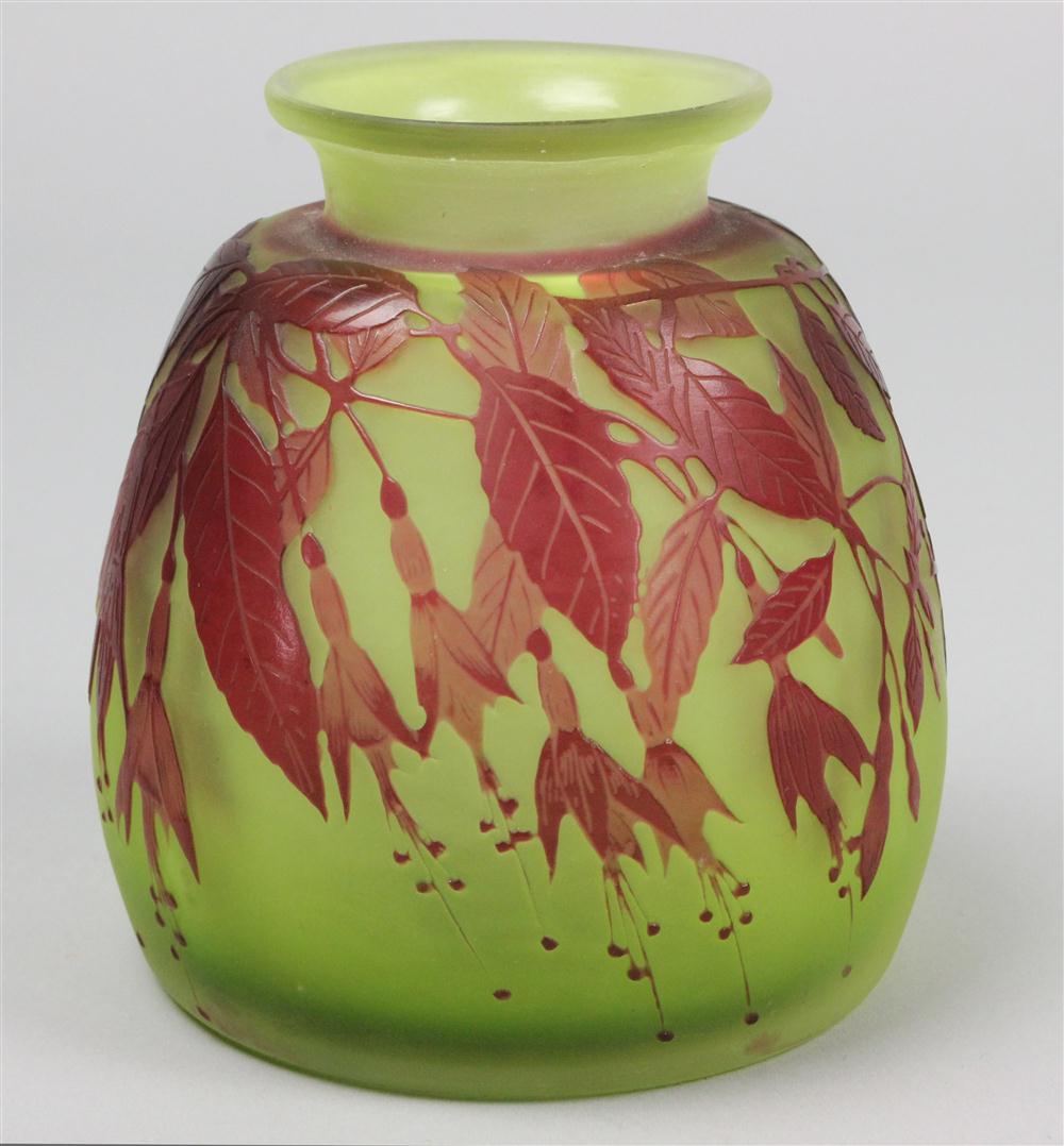 CAMEO GLASS VASE bearing Galle