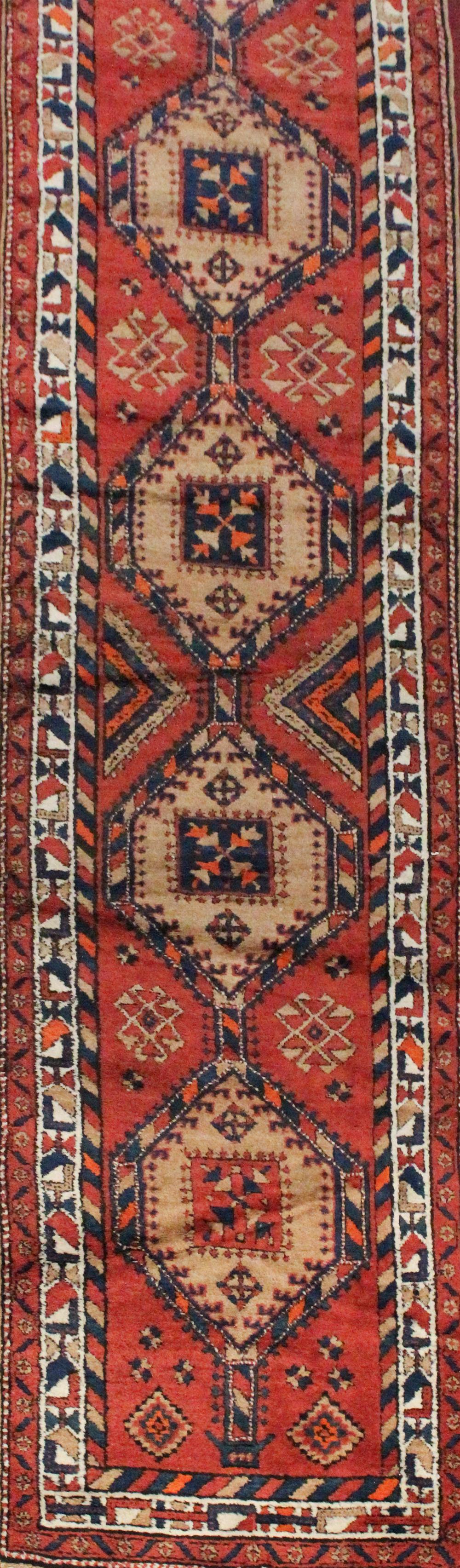 SARAB RUG Measures: 2 feet 9 inches