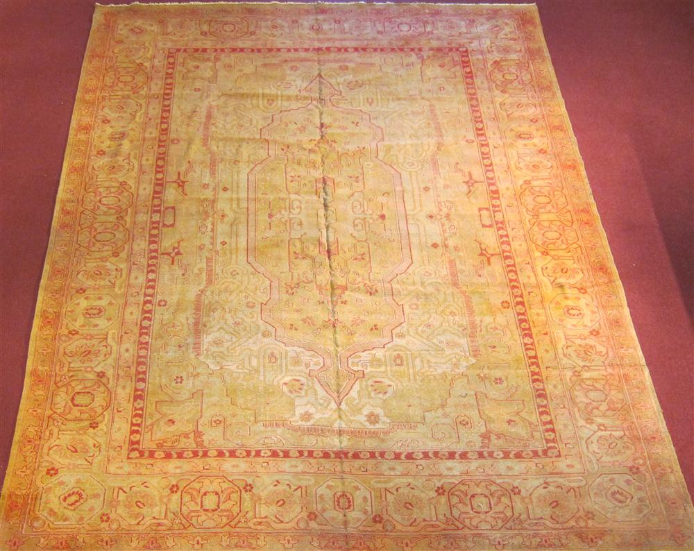 ANTIQUE AGRA ORIENTAL RUG approx.