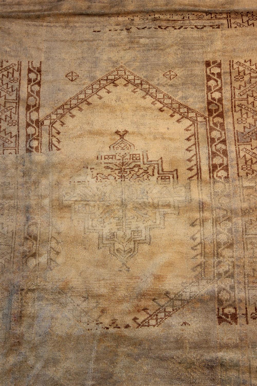 OUSHAK RUG approx 5 2 x 3 8  146e25