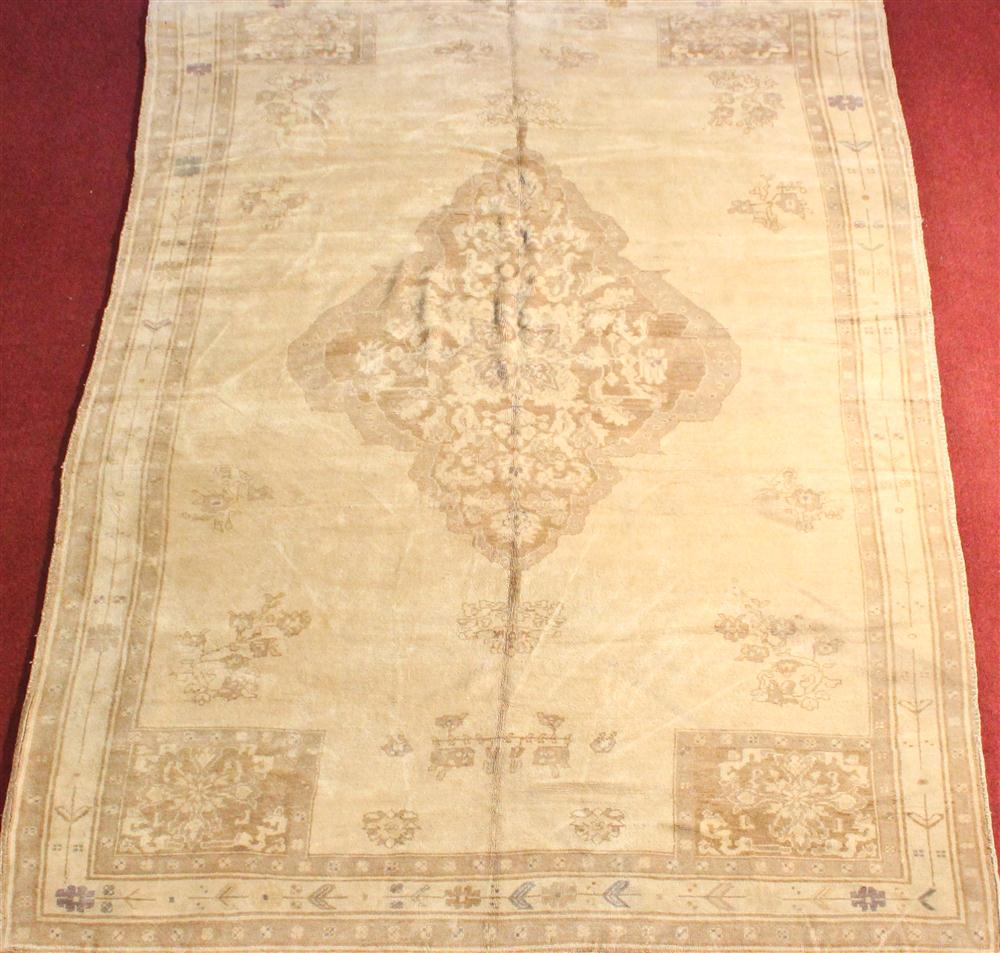 OUSHAK RUG approx 10 6 x 7 2  146e26