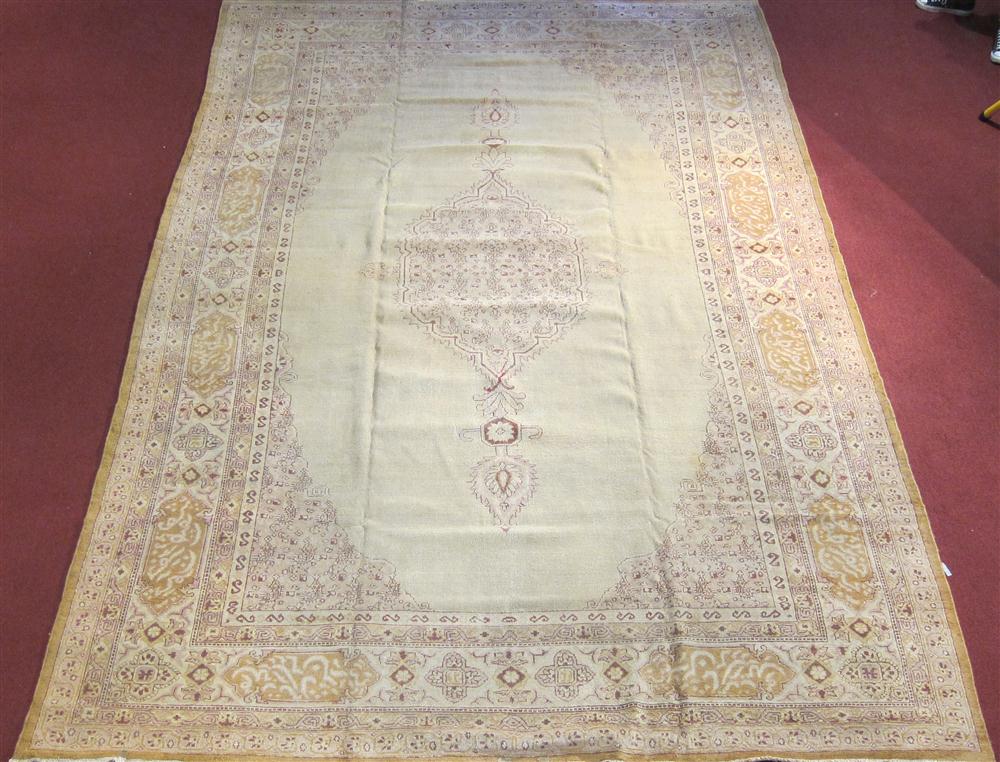 AGRA WOOL RUG approx 14 8 x 146e20