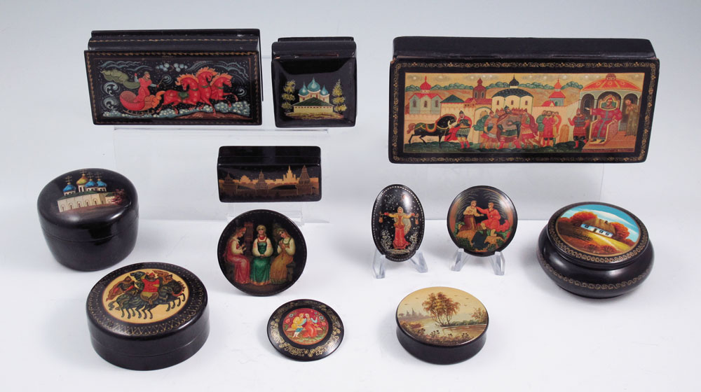 COLLECTION OF 8 RUSSIAN PAINTED
